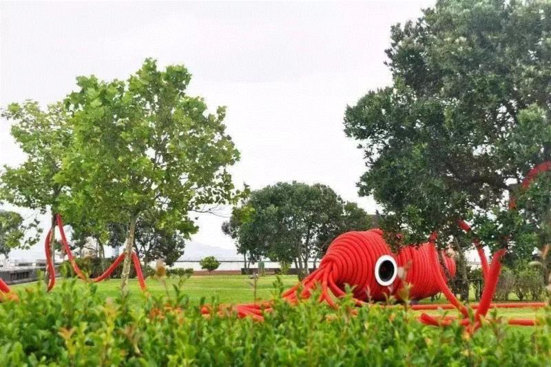 通过装置打造记忆点，创造体验和消费新场景,装置,雕塑,重庆,凡尔赛宫,IFS,明月,月亮,企业,加拿大,镜片