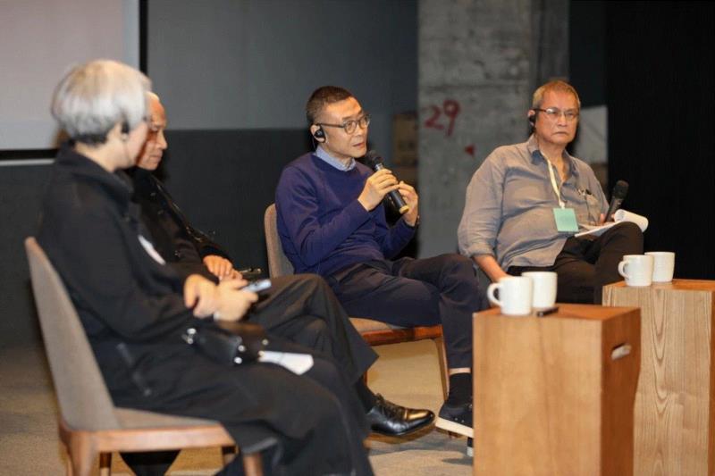 从左向右依次为刘索拉、刘丹、汪建伟与阿克巴·阿巴斯,【关注】汪建伟最近动态,汪建伟,动态,成都,双年展,寒武纪,博览会,蓬皮杜,装置,智能,地质