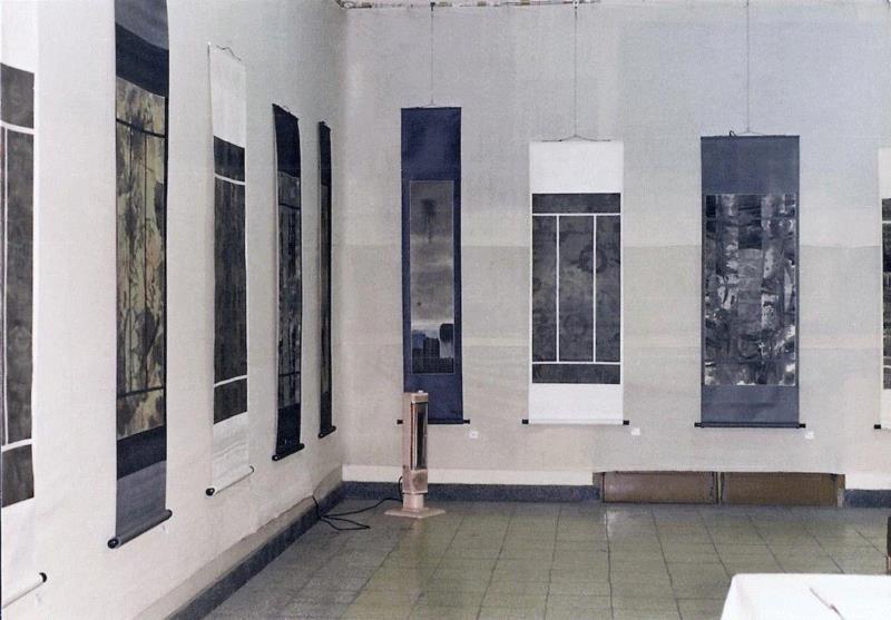 展厅一隅 “沈忱画展”中国美术馆 北京 1988年 ,