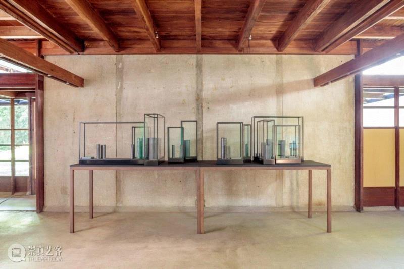 Installation view, Edmund de Waal: –one way o