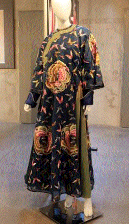 厉害了！世纪之交世界戏剧服装巡回展中国设计师作品亮相波兰,设计师,戏剧,服装,波兰,中国舞美学会,华沙美术学院,实物,阿宽,程钧,姬磊