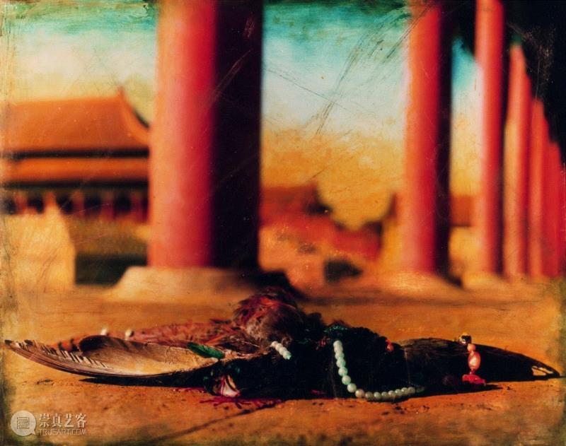 ▲《紫禁城的秋天》(太和殿东回廊),彩色胶卷染色,1997年,PowerLong 看 | 艺术史:40×40——参展艺术家洪磊,洪磊,Power,政治,艺术史,紫禁城,留园,Long,摄影,之中,苏州拙政园