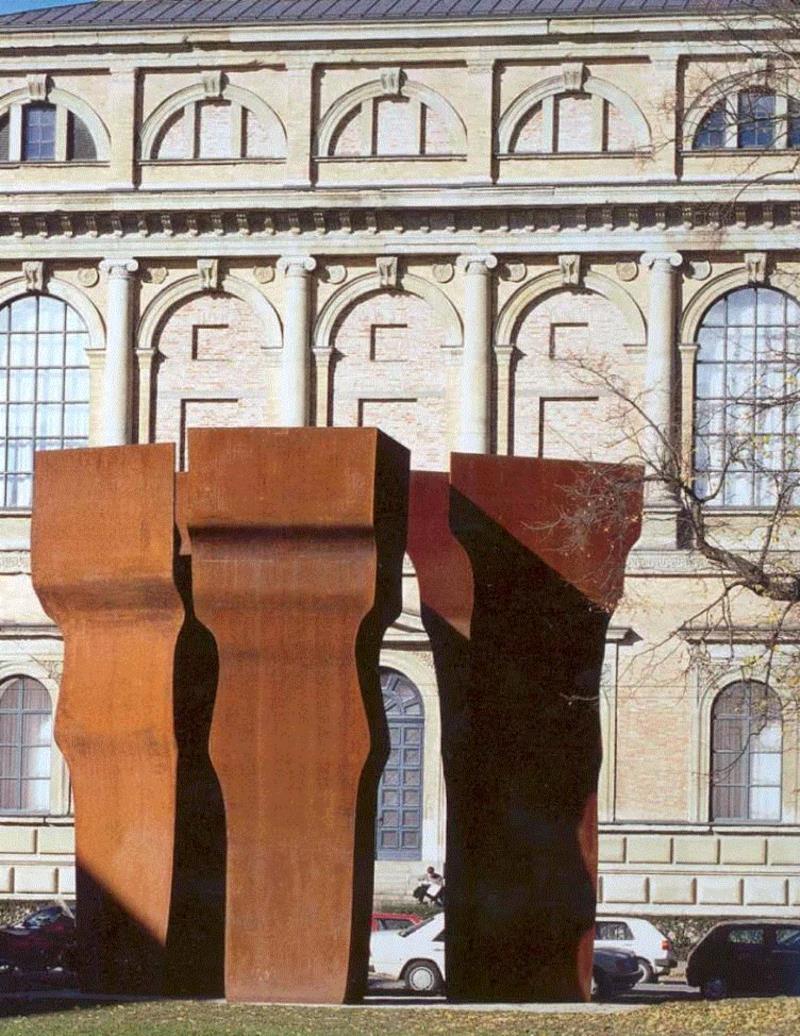 ▲ 爱德华多·奇利达（Eduardo Chillida），《寻找光线》（Buscando la Lu