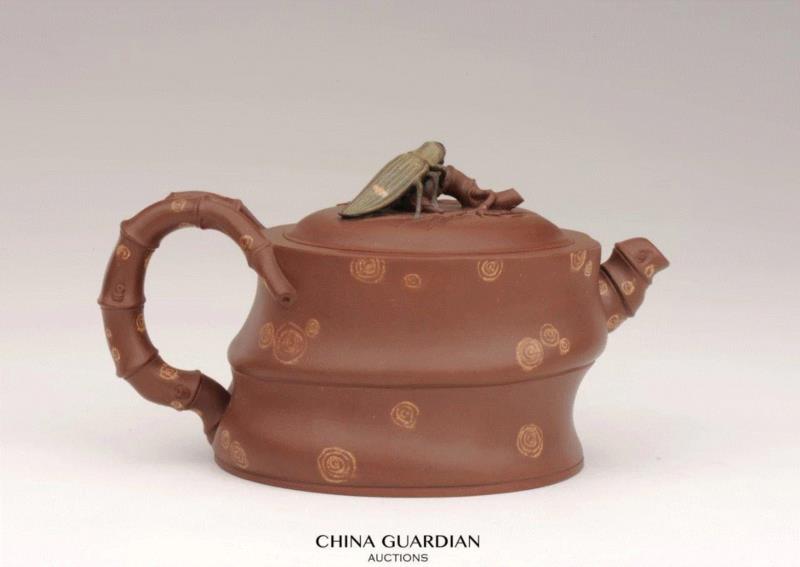 《汪寅仙制信手拈来款竹节蝉钮壶》,【嘉德秋拍】嘉德紫砂十年砥砺!(2008-2018)——《松涛园旧藏宜兴紫砂》,嘉德,松涛园旧藏宜兴紫砂,紫砂,出版社,陈忠成,浩东有限公司,松涛园,顾景舟,方圆,台湾盈记唐人工艺出版社