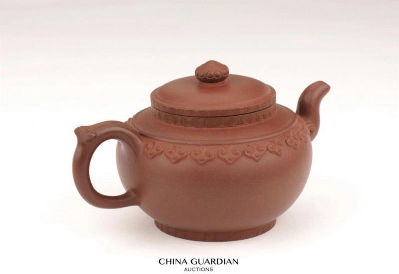 《朱可心制芝加哥特优奖款如意云肩壶》,【嘉德秋拍】嘉德紫砂十年砥砺!(2008-2018)——《松涛园旧藏宜兴紫砂》,嘉德,松涛园旧藏宜兴紫砂,紫砂,出版社,陈忠成,浩东有限公司,松涛园,顾景舟,方圆,台湾盈记唐人工艺出版社