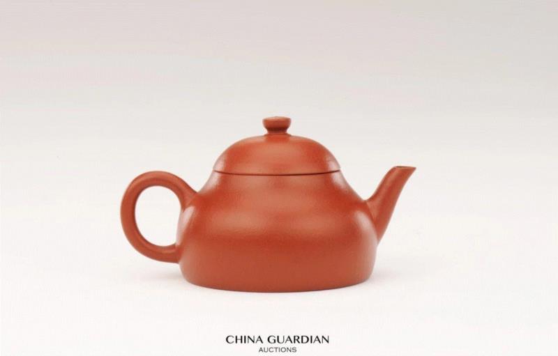 《大清乾隆制万丰款朱泥笠帽壶》,【嘉德秋拍】嘉德紫砂十年砥砺!(2008-2018)——《松涛园旧藏宜兴紫砂》,嘉德,松涛园旧藏宜兴紫砂,紫砂,出版社,陈忠成,浩东有限公司,松涛园,顾景舟,方圆,台湾盈记唐人工艺出版社