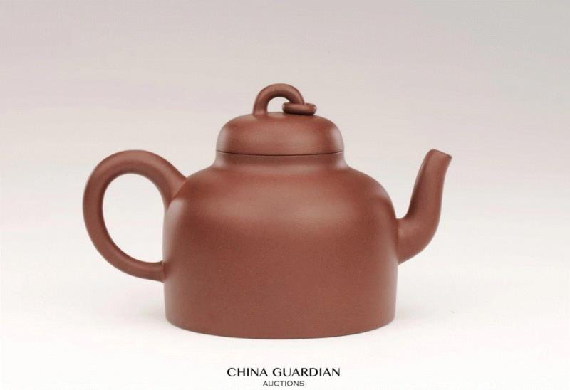 《王寅春制紫泥圈顶壶》,【嘉德秋拍】嘉德紫砂十年砥砺!(2008-2018)——《松涛园旧藏宜兴紫砂》,嘉德,松涛园旧藏宜兴紫砂,紫砂,出版社,陈忠成,浩东有限公司,松涛园,顾景舟,方圆,台湾盈记唐人工艺出版社