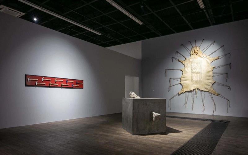 展览现场,【现场速递】张琪凯个展-不确定的岁月 | 芳草地画廊798,张琪凯,芳草地画廊,金美怜,黄笃,芳草地,策展人,女士,媒体,Exhibition,金美