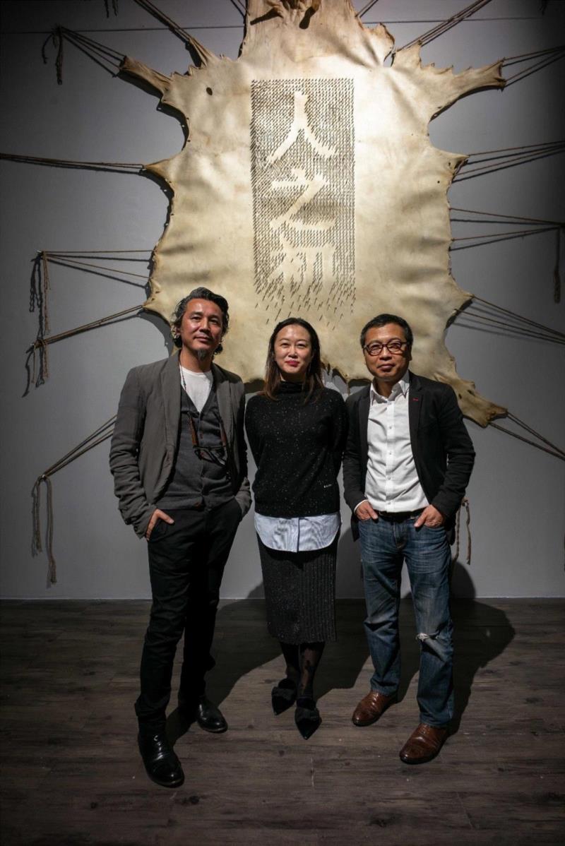 左起:艺术家张琪凯,策展人金美怜,学术主持黄笃,【现场速递】张琪凯个展-不确定的岁月 | 芳草地画廊798,张琪凯,芳草地画廊,金美怜,黄笃,芳草地,策展人,女士,媒体,Exhibition,金美