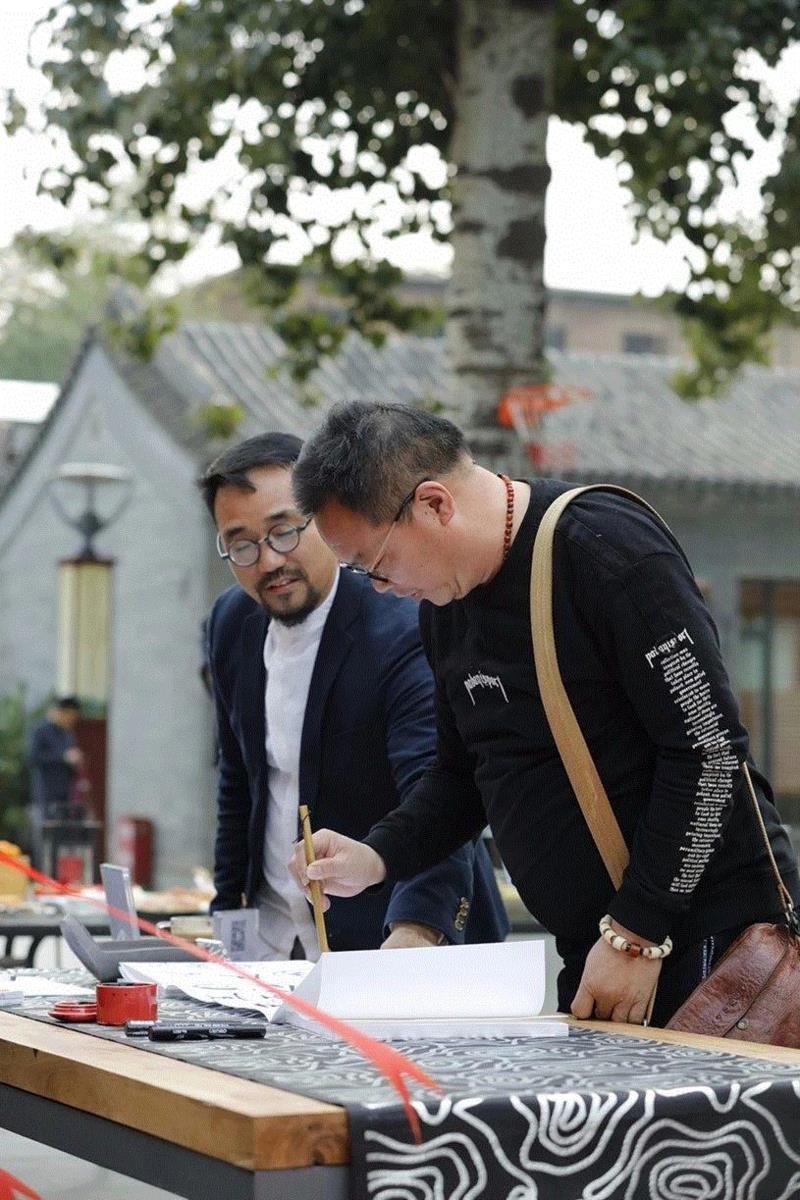 签到花絮: 嘉宾,［故土·乡愁］章金生作品展在艺术粮仓隆重开幕 | 亚洲艺术·现场,章金生,粮仓,故土,乡愁,亚洲,女士,杨力舟,富春山居图,October,中国美术馆