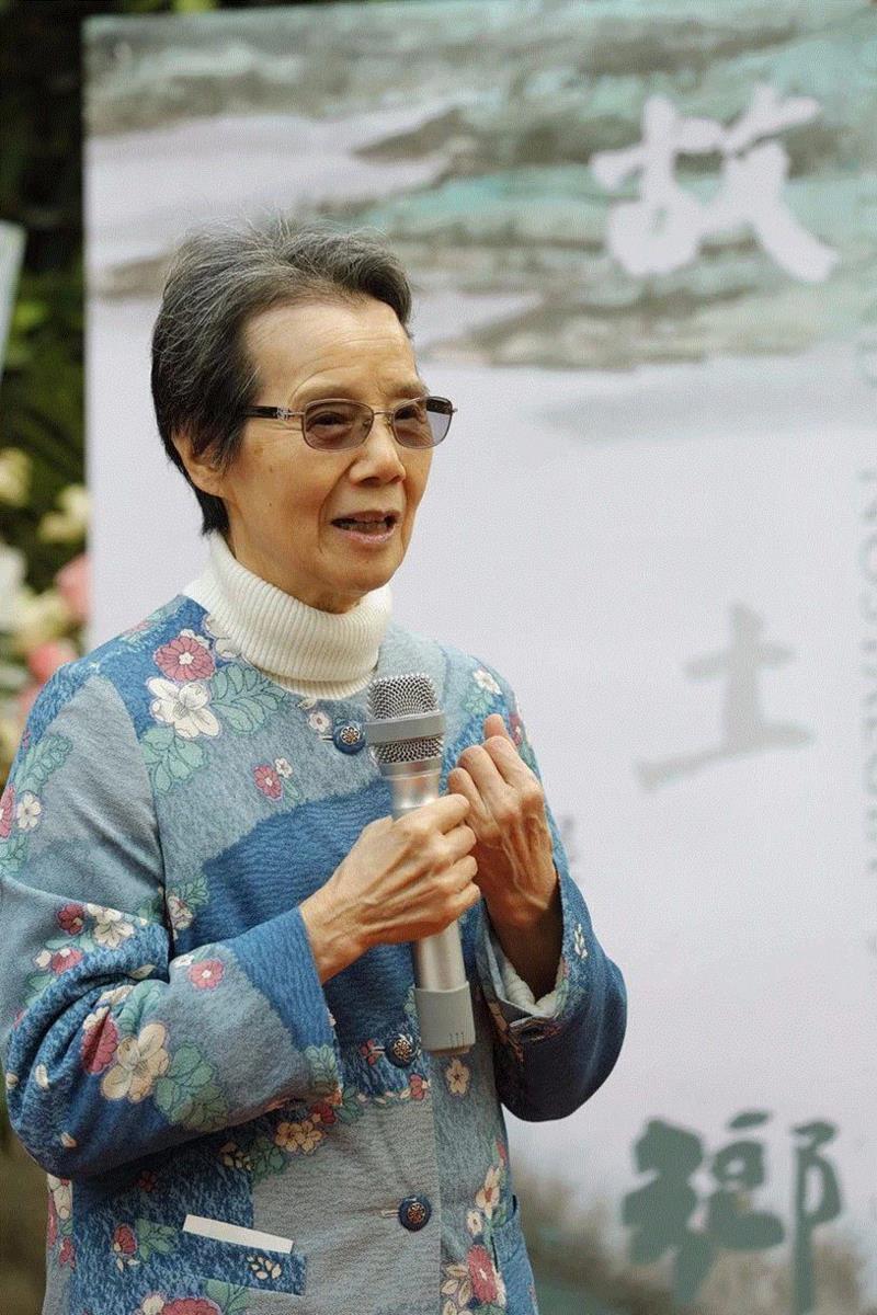 嘉宾致辞:&nbsp;李玉华女士,［故土·乡愁］章金生作品展在艺术粮仓隆重开幕 | 亚洲艺术·现场,章金生,粮仓,故土,乡愁,亚洲,女士,杨力舟,富春山居图,October,中国美术馆