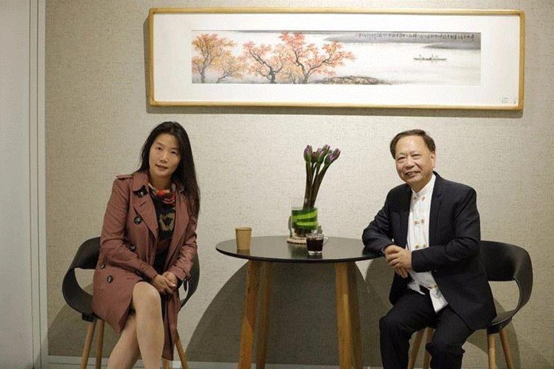 策展人尹爱勤女士与艺术家章金生先生,［故土·乡愁］章金生作品展在艺术粮仓隆重开幕 | 亚洲艺术·现场,章金生,粮仓,故土,乡愁,亚洲,女士,杨力舟,富春山居图,October,中国美术馆