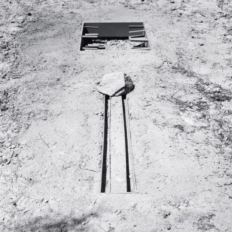 Michael Heizer, Ciliata, 1968 (top), and 