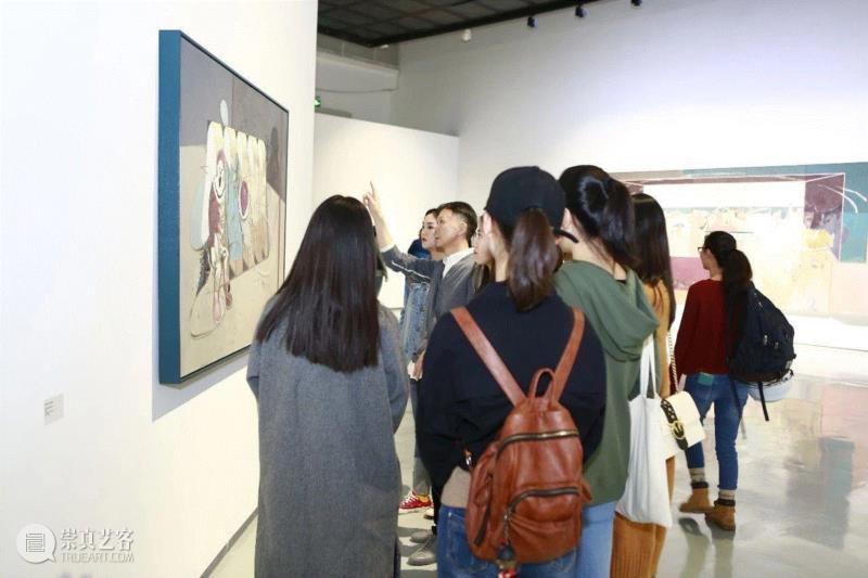 蜂巢现场 | 李昌龙以“离岸”的方式，进行绘画边界的僭越与思考,蜂巢,李昌龙,边界,深圳,策展人,杨鉴,王后,宋雅,798艺术区,舞台