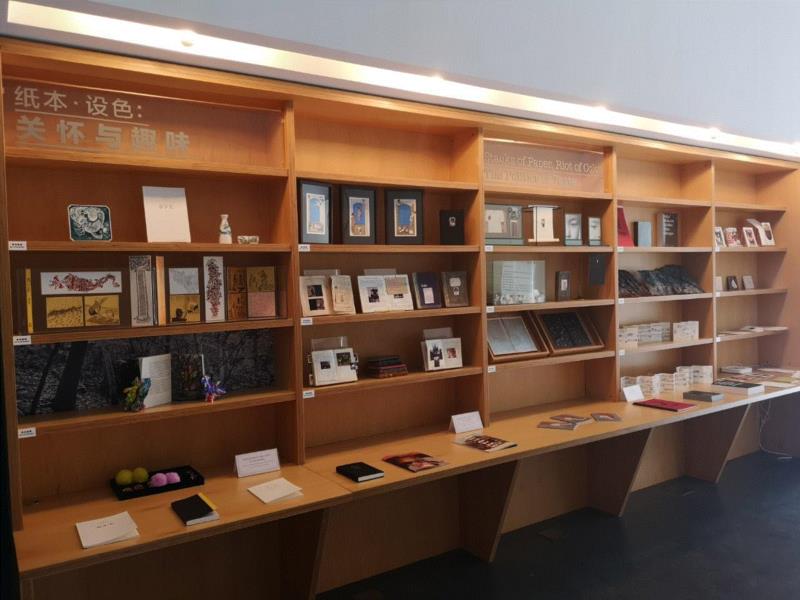 展览现场局部,策展文章 | 纸本·设色：关怀与趣味,纸本,设色,美术馆,唯美主义,美学,现代性,形式感,姿态,焦点,议题