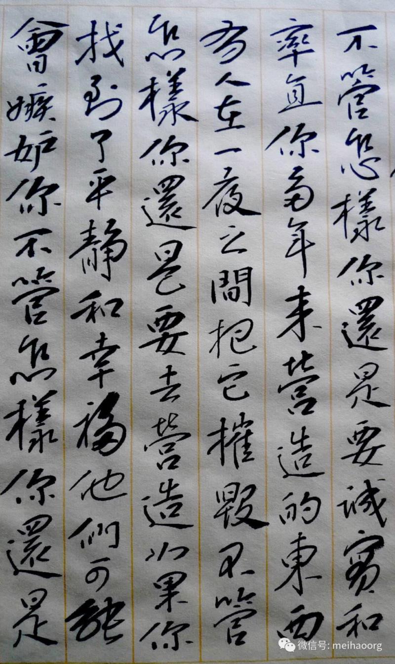 但是她的总部只有两个修女和一台老式打字机。她的办公室里只有一个桌子，一把椅子，她接待全世界的来访者总