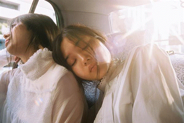 【SC?P|摄影对话】女性摄影师 Petra Collins 的甜蜜梦幻之境,女性,Collins,摄影师,佩特拉,柯林斯,胶片,封面,McGinley,模特,编者语