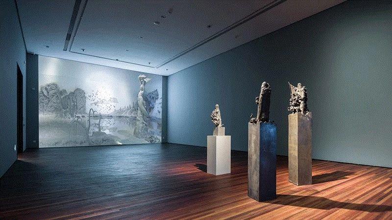 《感同身受》展览现场,十一打卡“最有温度”的美术馆 来一场“艺术之旅”,温度,美术馆,松美术馆,松间,假期,爱心,电话,笑脸,艺术节,雕塑