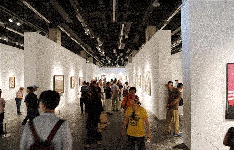 展览现场,宁波油画界再奏“集结号”，100余件作品持续展出到国庆后,油画,宁波,集结号,市文联,副主席,开幕式,宁波美术馆,本土,宁波市人大常委会,副主任