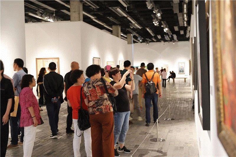 展览现场,宁波油画界再奏“集结号”，100余件作品持续展出到国庆后,油画,宁波,集结号,市文联,副主席,开幕式,宁波美术馆,本土,宁波市人大常委会,副主任