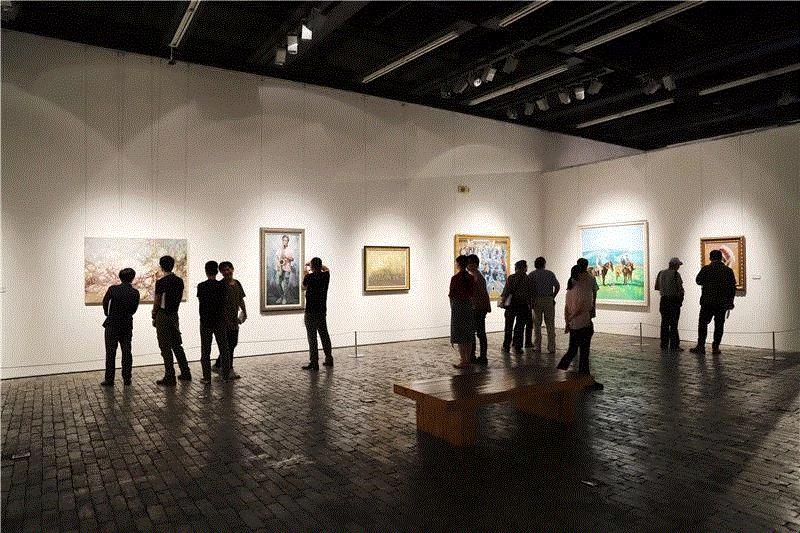 展览现场,宁波油画界再奏“集结号”，100余件作品持续展出到国庆后,油画,宁波,集结号,市文联,副主席,开幕式,宁波美术馆,本土,宁波市人大常委会,副主任
