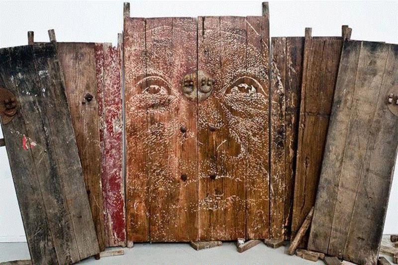 Vhils，表面抓痕装置 Scratching the surface installation，木