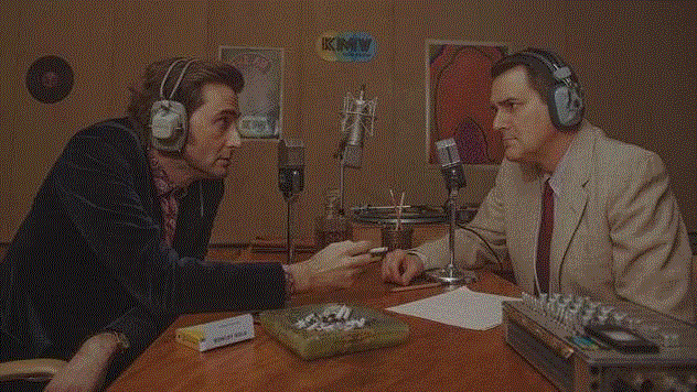 影片《疯癫之翼》是R. D. 莱茵的传记片。莱茵是一位格拉斯哥的精神病理学家,在精神疾病的治疗上有不