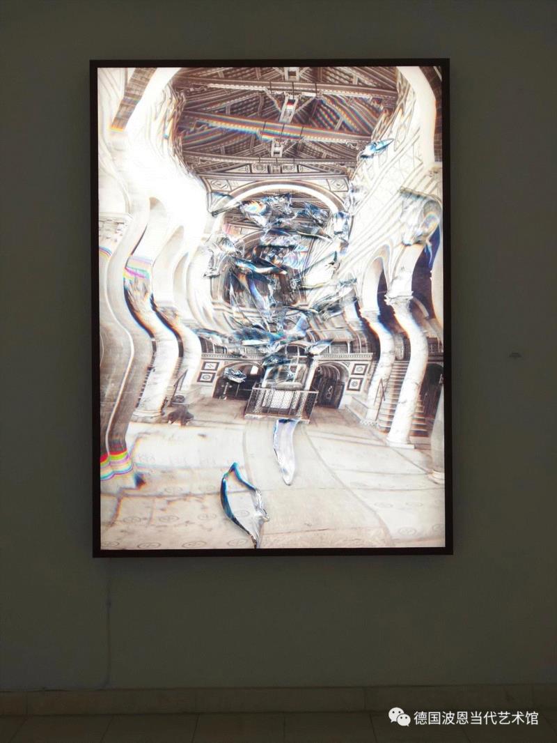 高郁韬，建筑2.0，摄影，灯箱，2018,共振-中国青年旅德艺术家在德国波恩当代艺术馆展出,中国青年旅德艺术家,波恩,艺术馆,任戎,青年,装置,迪特,教授,张强,荣特