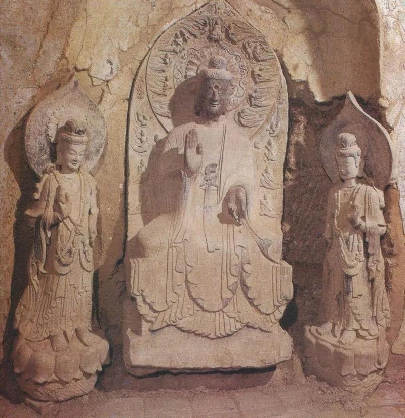 第127號窟正壁龕佛與脇侍菩薩-北魏,永 遠 的 麥 積 山,麥積山,石窟,藝術,古代,天水,北魏,佛教,中國,先民,造像