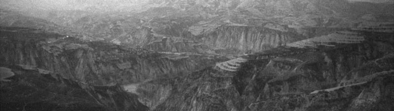 《黄土三景 (横 #1)》,&nbsp;&nbsp;2009，摄影墨本、三桠皮纸，58 x 204 