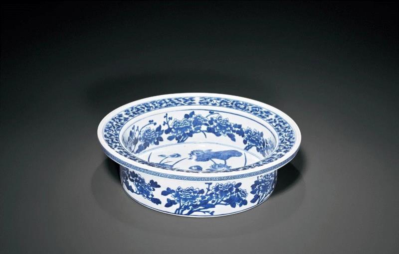 Lot&nbsp;3885,【嘉德四季52期】百瓷集韵——四季瓷器夜场（上）,瓷器,嘉德,百瓷,夜场,青花,人物,明末,清初,通体,腹部