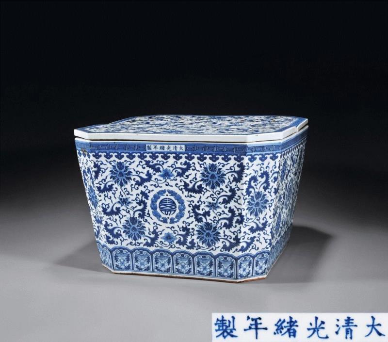 【嘉德四季52期】百瓷集韵——四季瓷器夜场（上）,瓷器,嘉德,百瓷,夜场,青花,人物,明末,清初,通体,腹部