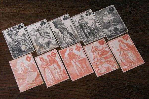 1808年汉纳尔（Hannell）的占卜牌整合了典型的扑克牌花色以及特定的插图，图源：Bill Wo