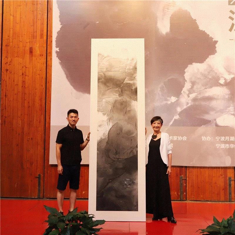 虞兰因向宁波美术馆捐赠个人作品,旅美画家虞兰因首次回乡举办画展，50件新水墨作品今起亮相宁波美术馆,虞兰因,水墨,宁波美术馆,副主席,开幕式,宁波市文联,副主任,主任,宁波,宁波市人大常委会