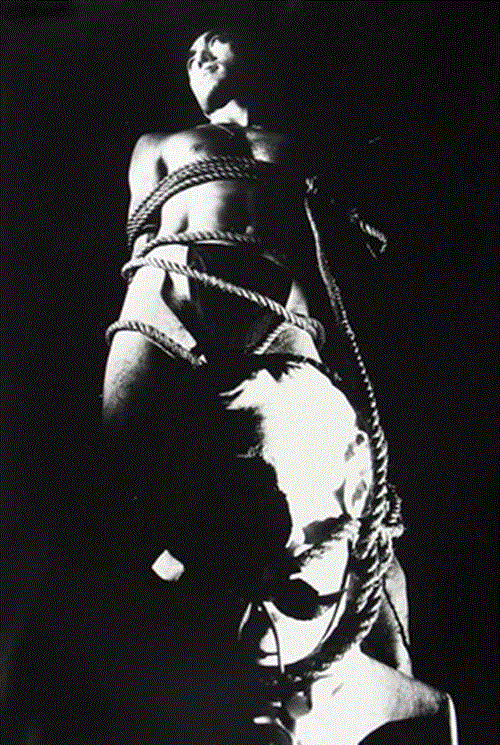 三岛由纪夫，细江英公摄,你赤裸的身体，只属于那些爱上了你赤裸灵魂的人,日本,作家,摄影师,毕加索,列侬,代表作,米勒,罗伯特,三岛由纪夫,安妮