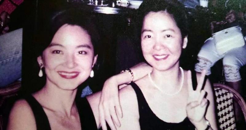 讲述 ▎林青霞与邓丽君的情谊：唯独我知道她还在人间,邓丽君,林青霞,情谊,秦祥林,歌声,电影,回忆,巴黎,电话,学姐