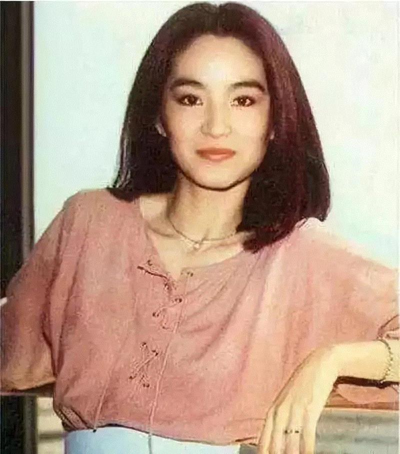 讲述 ▎林青霞与邓丽君的情谊：唯独我知道她还在人间,邓丽君,林青霞,情谊,秦祥林,歌声,电影,回忆,巴黎,电话,学姐