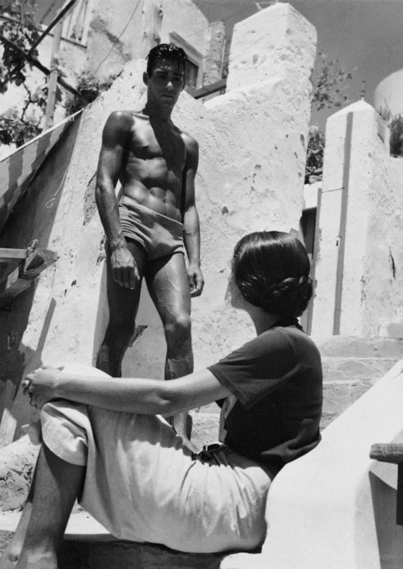 Herbert List：Capri Flirt I, Italy, 1936.,当流行年轻的时候我老了，当流行笑的时候我哭了，当本该有勇气爱的时候我恨你,勇气,诗人,法国,直线,徐淳刚,作家,布考斯基,秦观,普列维尔,巴黎