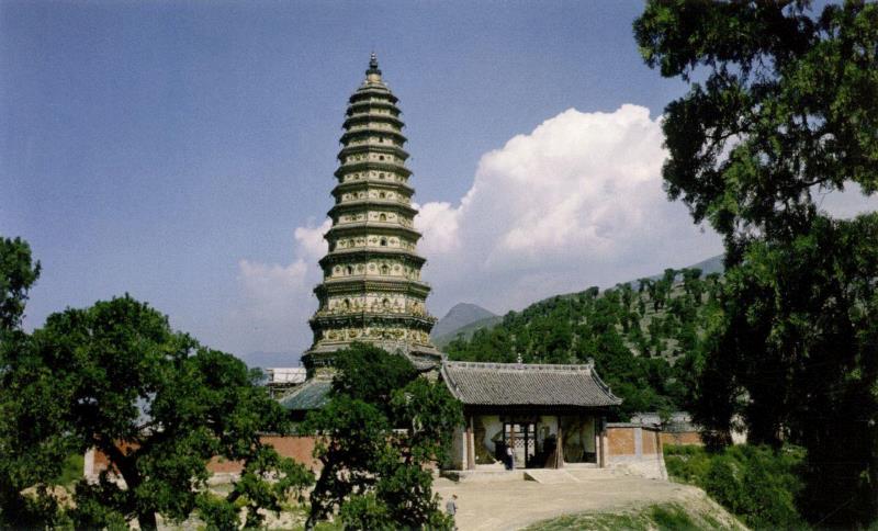 ▲清晰版的广胜寺飞虹塔远景图,唐僧扫过的这座塔，或许是中国最漂亮的琉璃塔,琉璃,唐僧,飞虹塔,广胜寺,金光,洪洞,舍利,元代,壁画,西游记