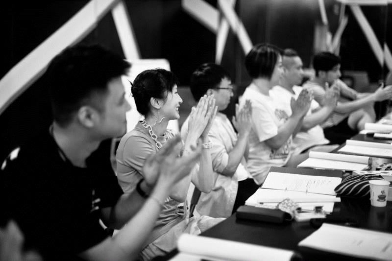 音乐剧《马不停蹄的忧伤》建组：开心愉快地创作!,音乐剧,马不停蹄的忧伤,音乐,黄舒骏,点唱机,导演,演员,爱情,歌曲,工作坊