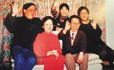 范荣康一家。,被解禁的崔健和中国摇滚乐，都要感谢《人民日报》,崔健,人民日报,中国摇滚,歌曲,老范,音乐,摇滚乐,词曲,歌手,媒体
