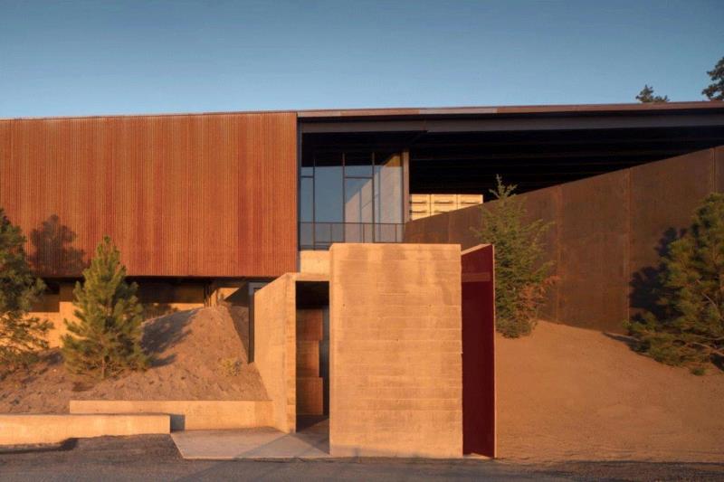 加拿大山坡酒庄，以流线坡道主导建筑设计 / Olson Kundig,酒庄,山坡,加拿大,流线,坡道,Lehoux,访客,Nic,Estates,基洛纳