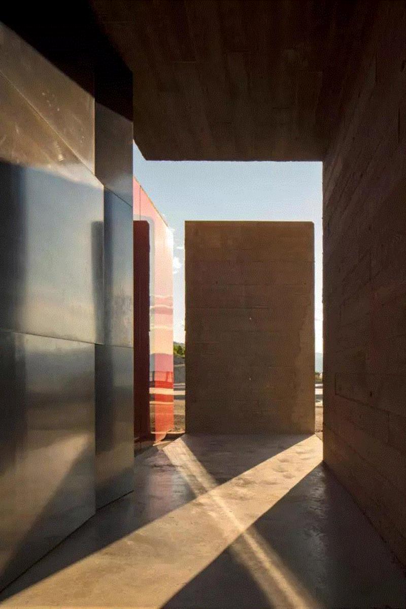 ? Nic Lehoux,加拿大山坡酒庄，以流线坡道主导建筑设计 / Olson Kundig,酒庄,山坡,加拿大,流线,坡道,Lehoux,访客,Nic,Estates,基洛纳