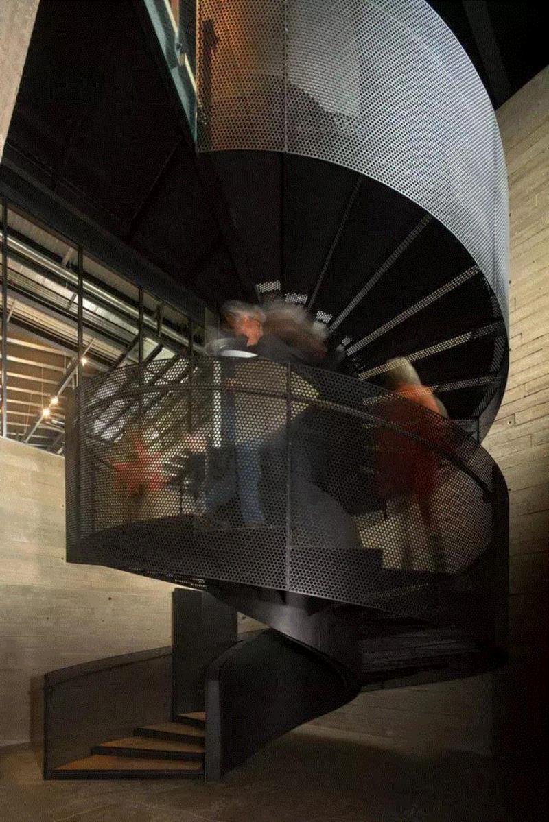 加拿大山坡酒庄，以流线坡道主导建筑设计 / Olson Kundig,酒庄,山坡,加拿大,流线,坡道,Lehoux,访客,Nic,Estates,基洛纳