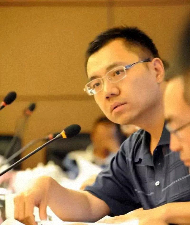 “第八日” 艺术与科学 | 张卜天讲座 《科学史与西方神秘学》《从自然志到自然史--时间维度是如何引入的》,张卜天,科学史,神秘学,自然志,自然史,维度,主讲人,空间站,798艺术区,研究员