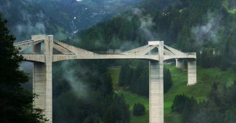 ▲&nbsp;克里斯蒂安 · 梅恩的甘特桥（Ganter Bridge，Valais，Switzer