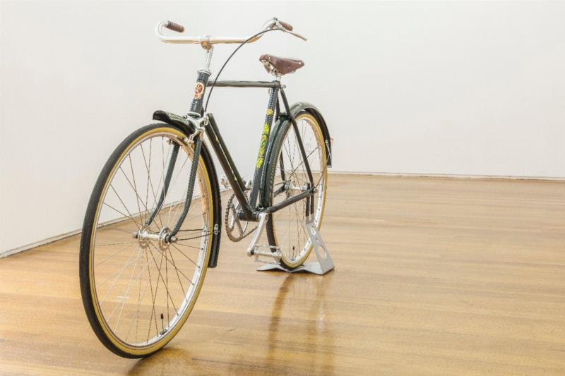 艺术家手工组装永久牌自行车,“璀璨都市”群展作品赏析 | 林明弘 | Michael Lin,林明弘,自行车,卓纳,香港,双年展,上海永久,经济,永久牌自行车,壁画,弗朗西斯