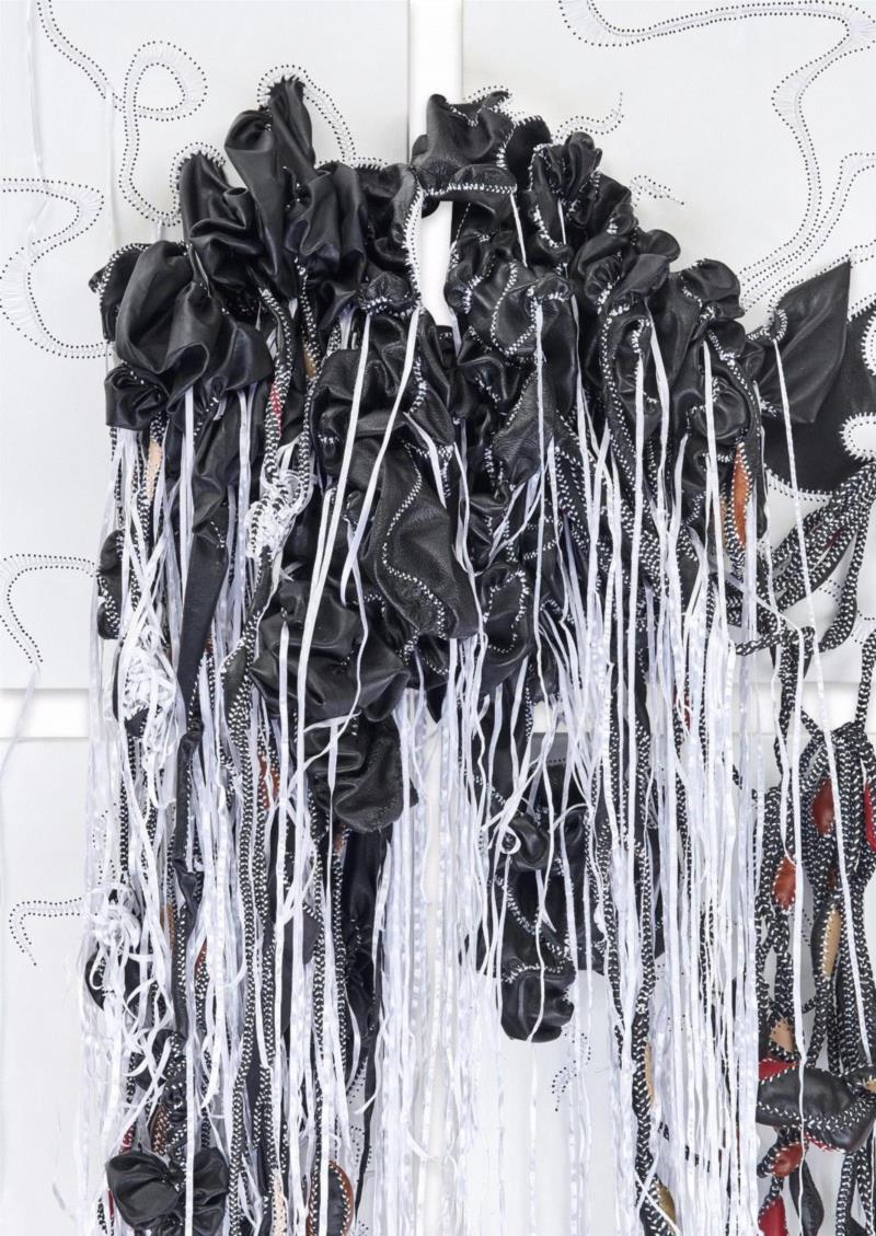 尼可拉斯·贺罗伯——身份上的独立，精神上的自由,尼可拉斯·贺罗伯,贺罗伯,尼可拉斯,香港,皮革,丝带,首尔,纽约西,南非,男性