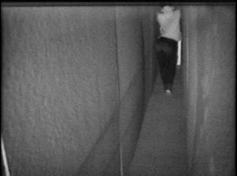 Walk with Contrapposto 1968(still),TANK 推荐 | 布鲁斯·瑙曼（Bruce Nauman）大型回顾展《消失的行为》,TANK,布鲁斯·瑙曼,Nauman,回顾展,消失的行为,瑙曼,早期,布鲁斯,媒介,雕塑