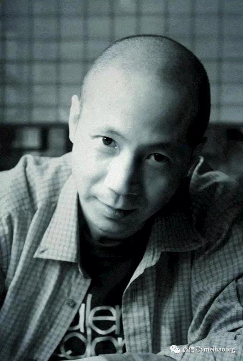 刘新华，湖北随州人，居北京，新华社主任编辑。字浩庭，号一谷山人。湖北美术学院进修、北京服装学院毕业，